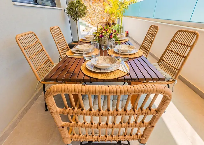 City Compass Luxury Villa