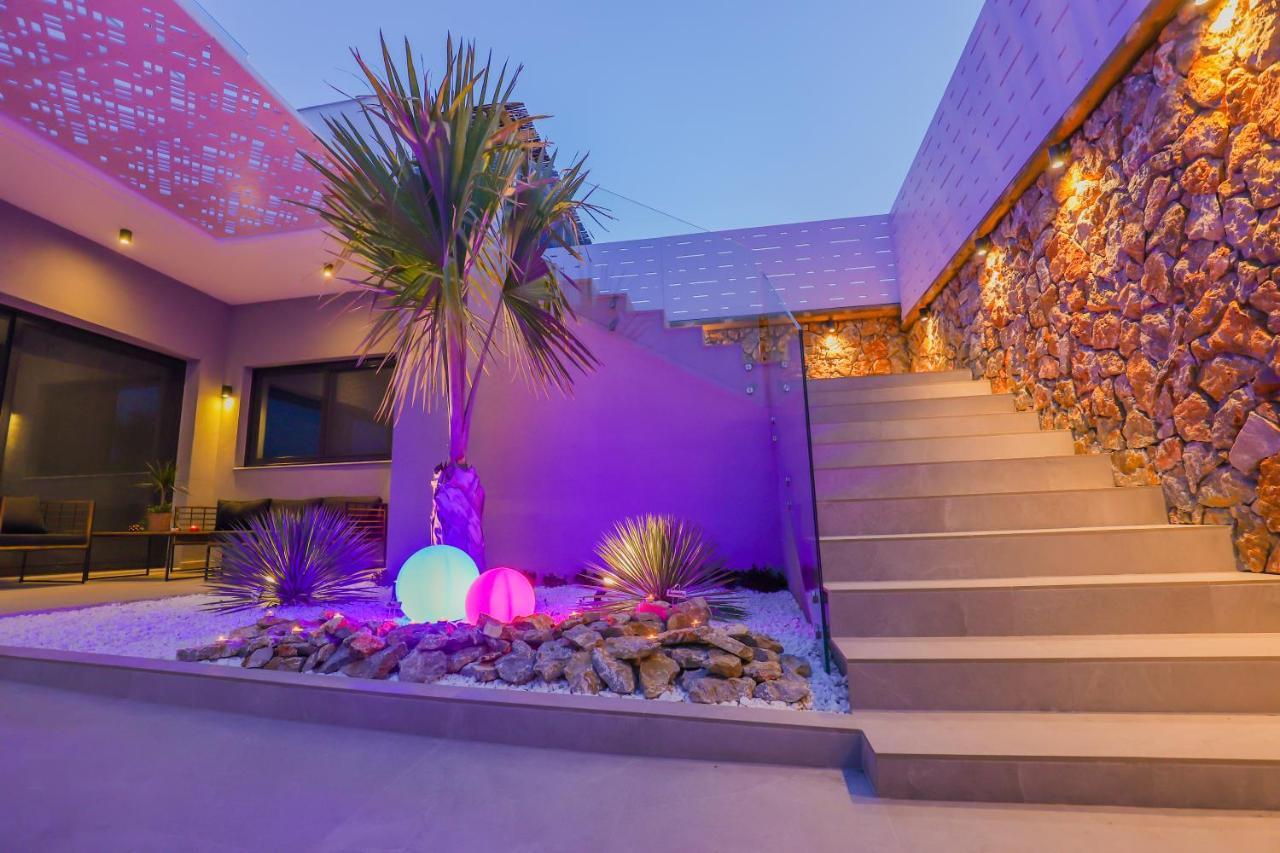 Compass Luxury Villa *