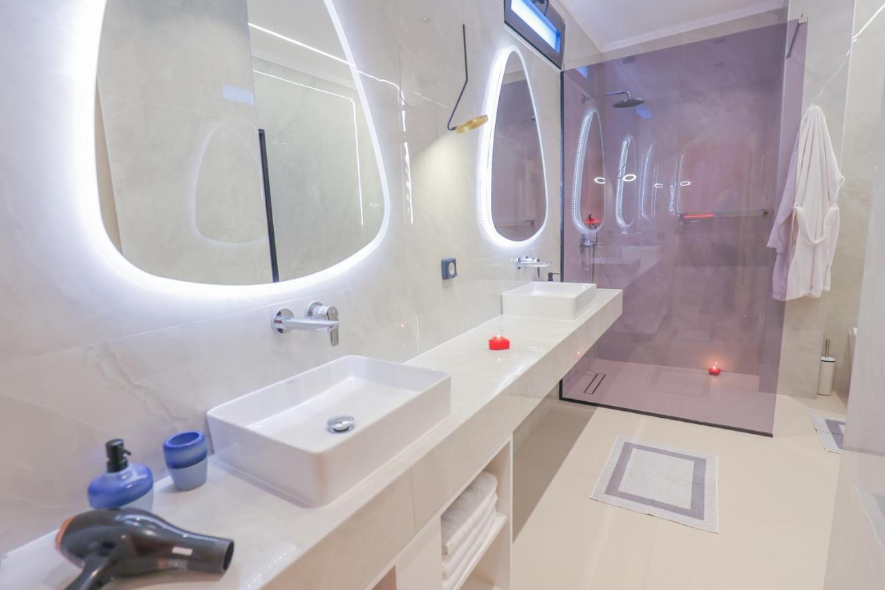 Compass Luxury *