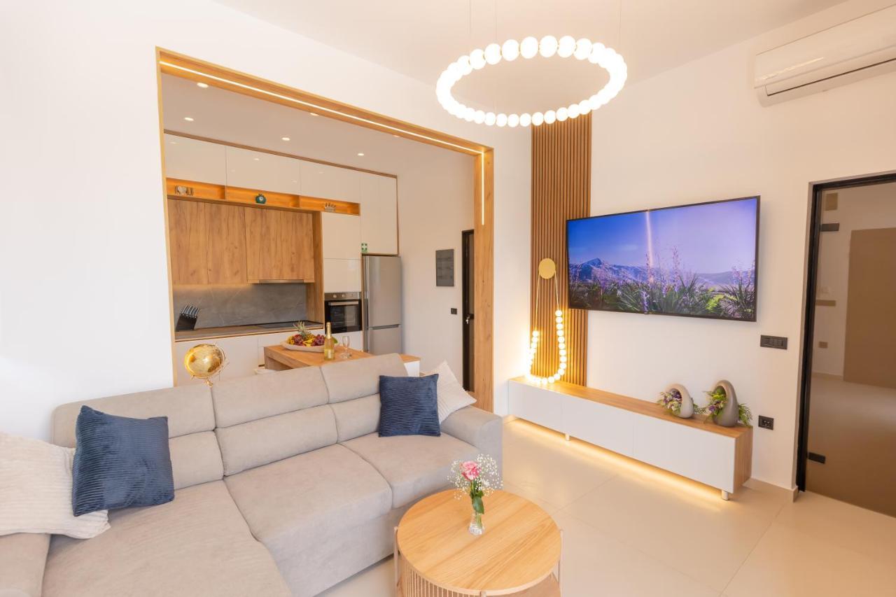 Compass Luxury *
