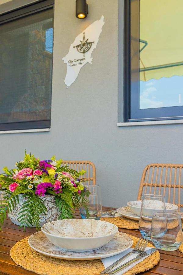 Compass Luxury Vila