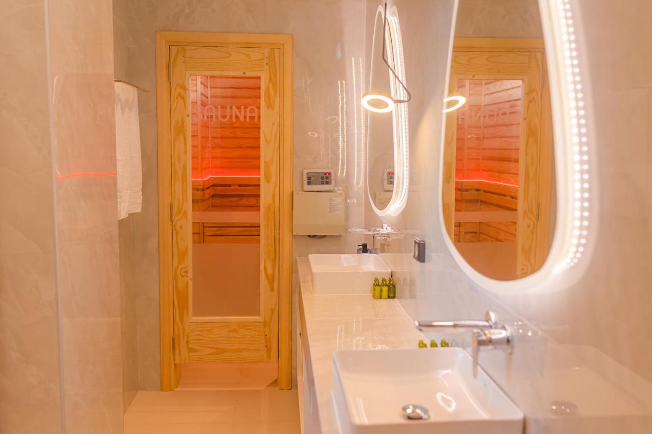 Compass Luxury *